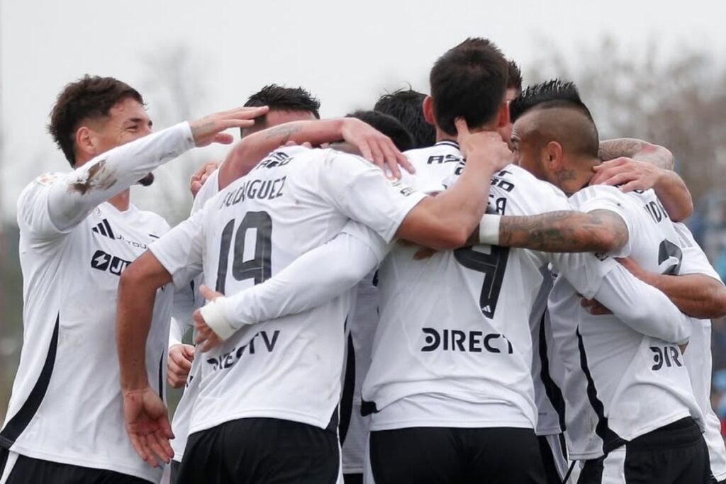 Jugadores de Colo-Colo celebrando el gol convertido a O'higgins.