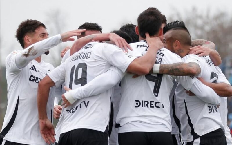 Jugadores de Colo-Colo celebrando el gol convertido a O'higgins.