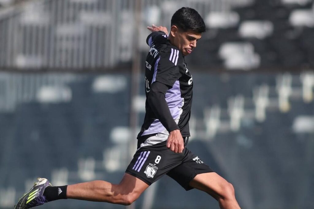 Esteban Pavez durante el amistoso de Colo-Colo vs La Roja Sub-20