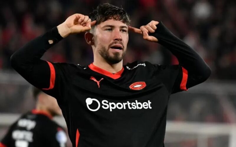 Loyola jugando por Independiente.