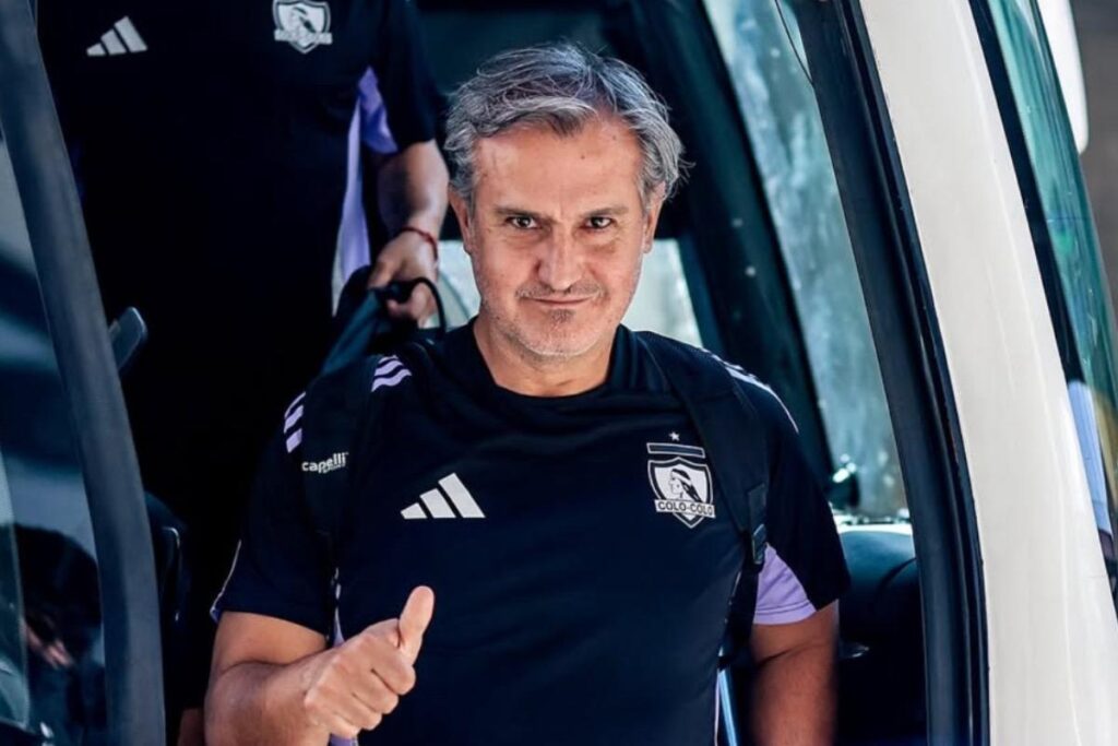 Primer plano a Fernando Vergara con camiseta de Colo-Colo durante la Gira Centenario.