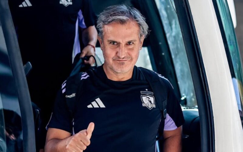 Primer plano a Fernando Vergara con camiseta de Colo-Colo durante la Gira Centenario.