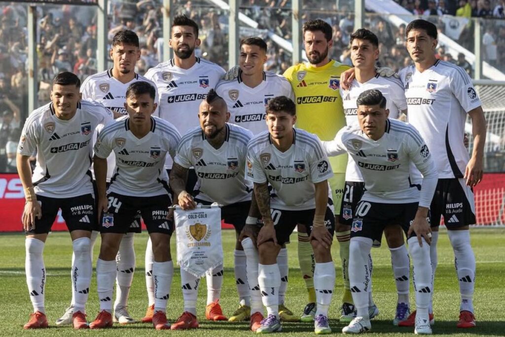 Formación de Colo-Colo vs Deportes la Serena en el Estadio Monumental.