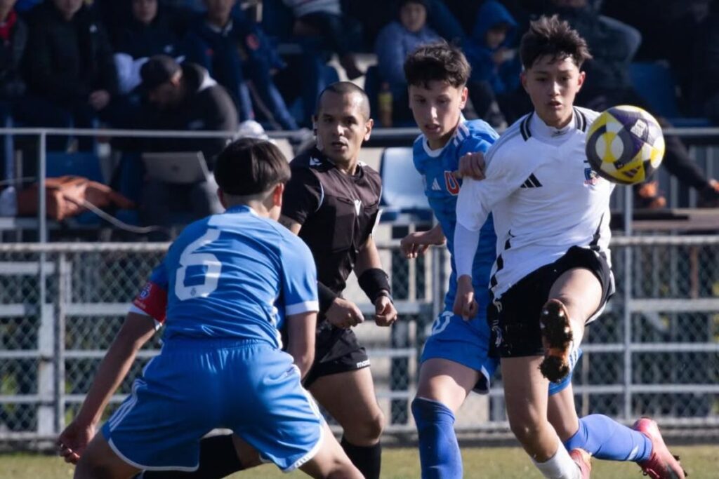 Triunfo de Colo-Colo Sub-14 sobre Universidad de Chile en el CDA.