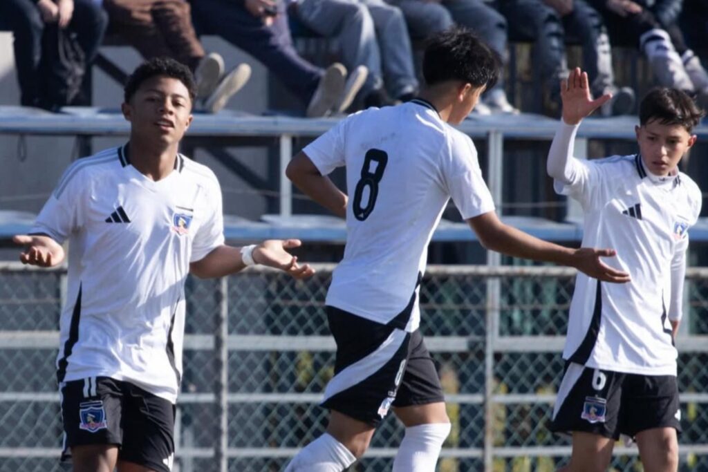 Amaro Delgado celebrando su gol contra Universidad de Chile Sub-14.