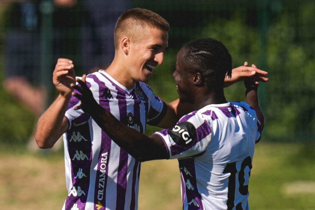 Jugadores del Real Valladolid festejando un gol.