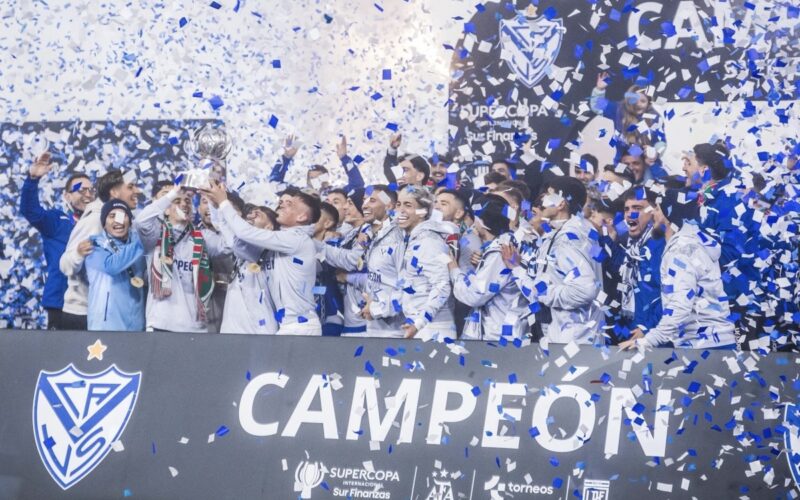 Vélez Campeón Recopa Internacional.