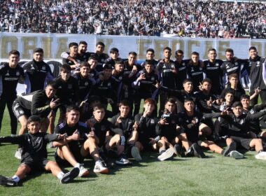 Jugadores de Colo-Colo durante un Arengazo.
