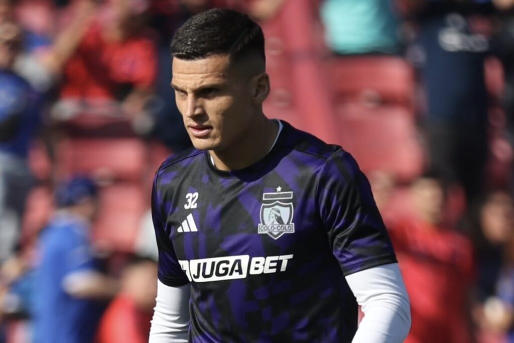 Lucas Cepeda en el calentamiento previo del Superclásico en el Estadio Nacional.