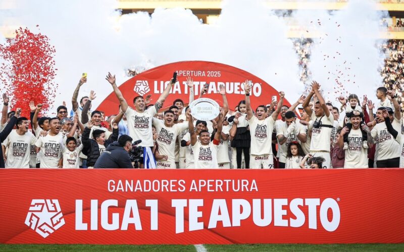 Costa campeón con Universitario.