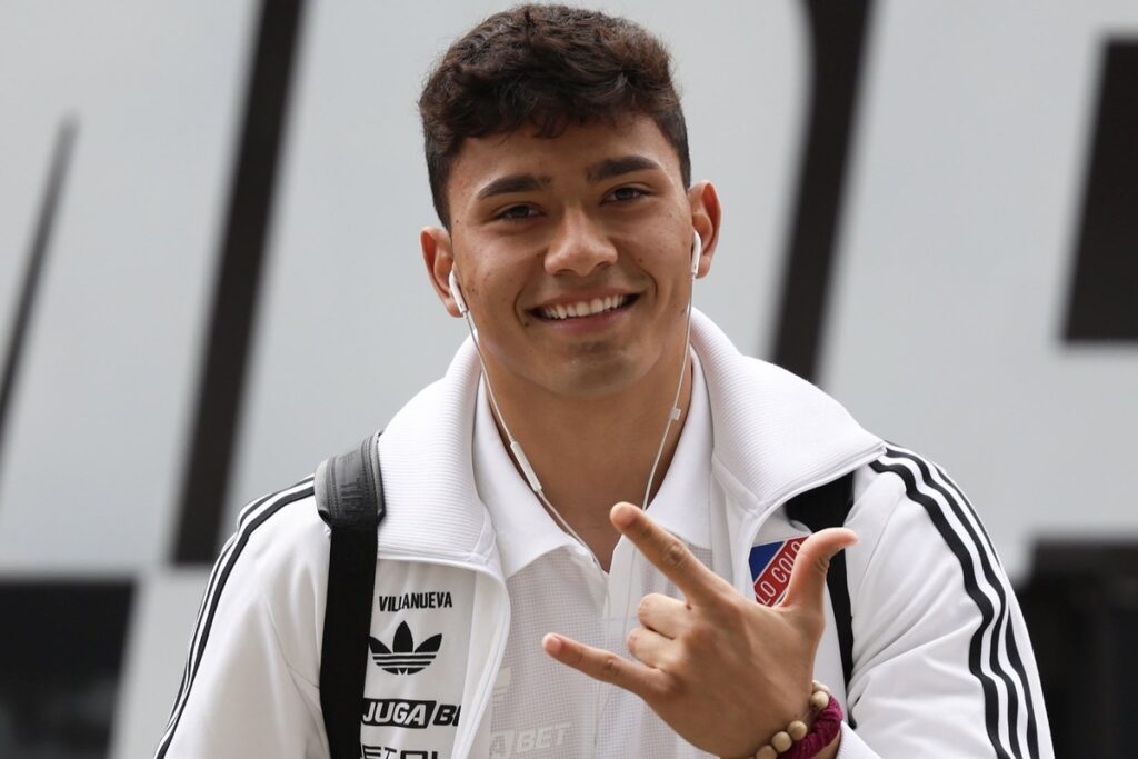 Eduardo Villanueva llegando al Estadio Sausalito.