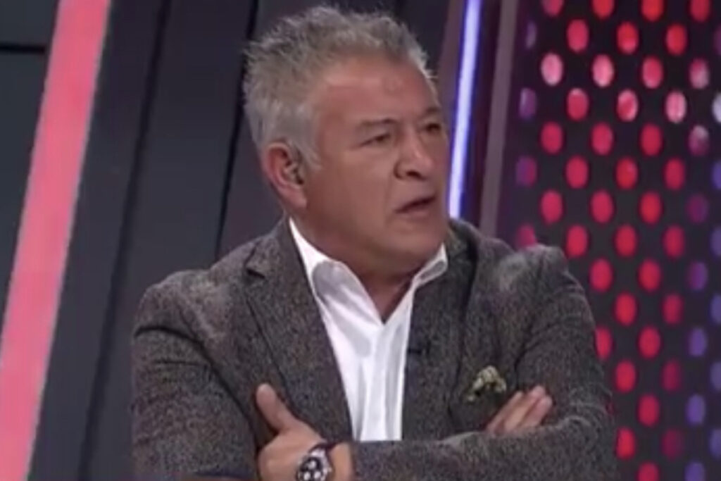 Primer plano de Claudio Borghi en el programa F90 de ESPN.