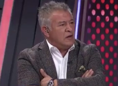 Primer plano de Claudio Borghi en el programa F90 de ESPN.