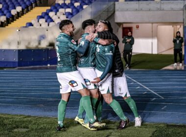 Espinoza anotando para Wanderers.