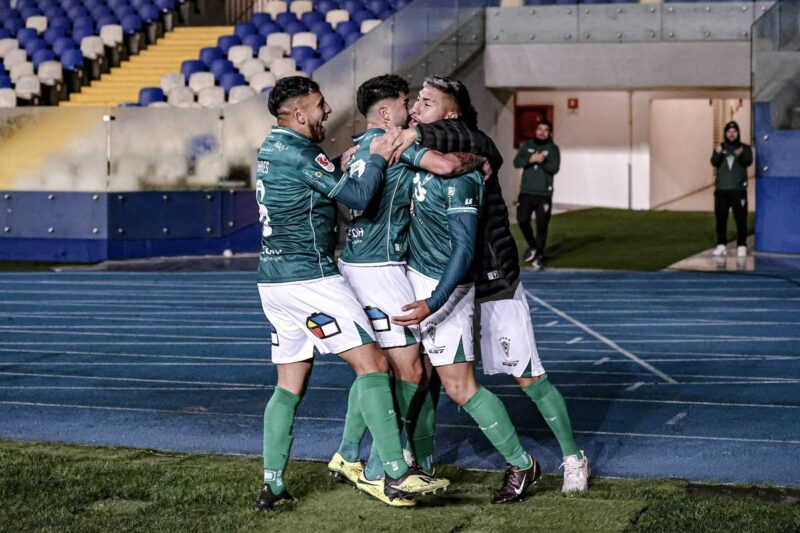 Espinoza anotando para Wanderers.