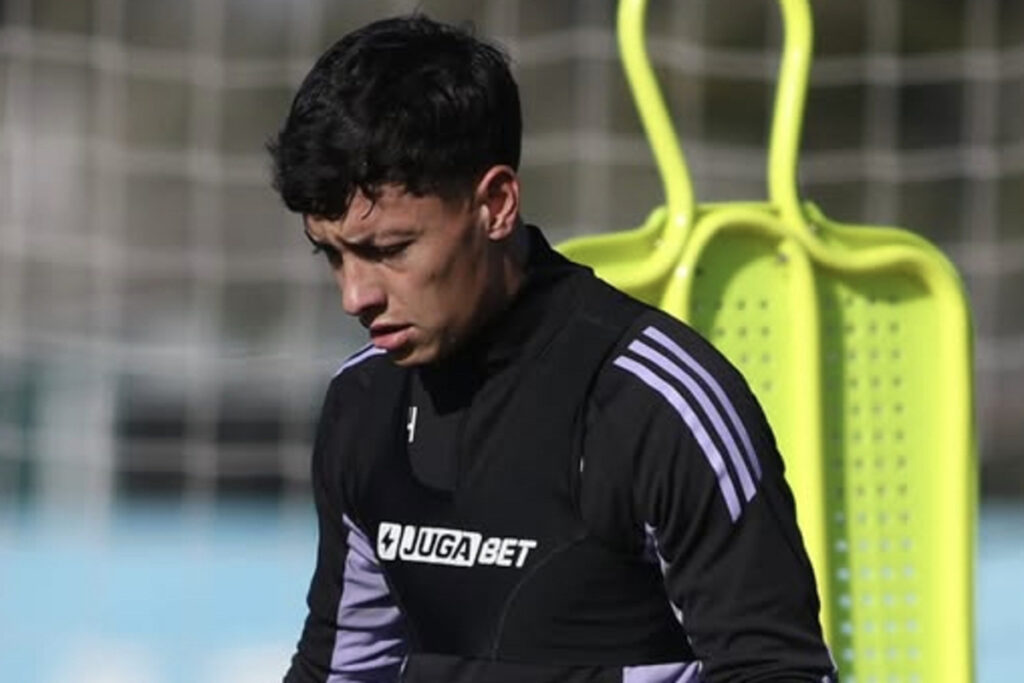 Primer plano de Cristián Zavala durante un entrenamiento de Colo-Colo.