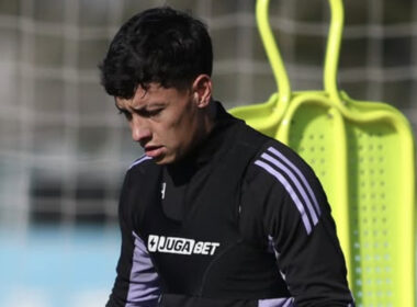 Primer plano de Cristián Zavala durante un entrenamiento de Colo-Colo.