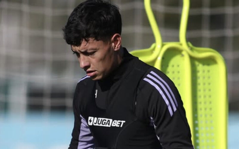 Primer plano de Cristián Zavala durante un entrenamiento de Colo-Colo.