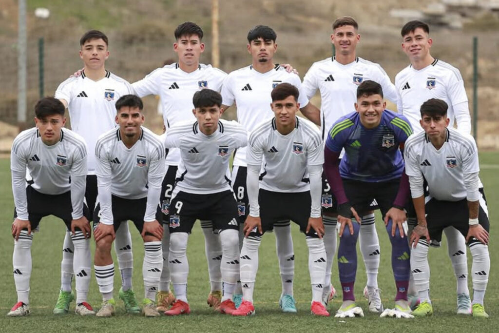 Jugadores de Colo-Colo Sub 21 antes de un partido.
