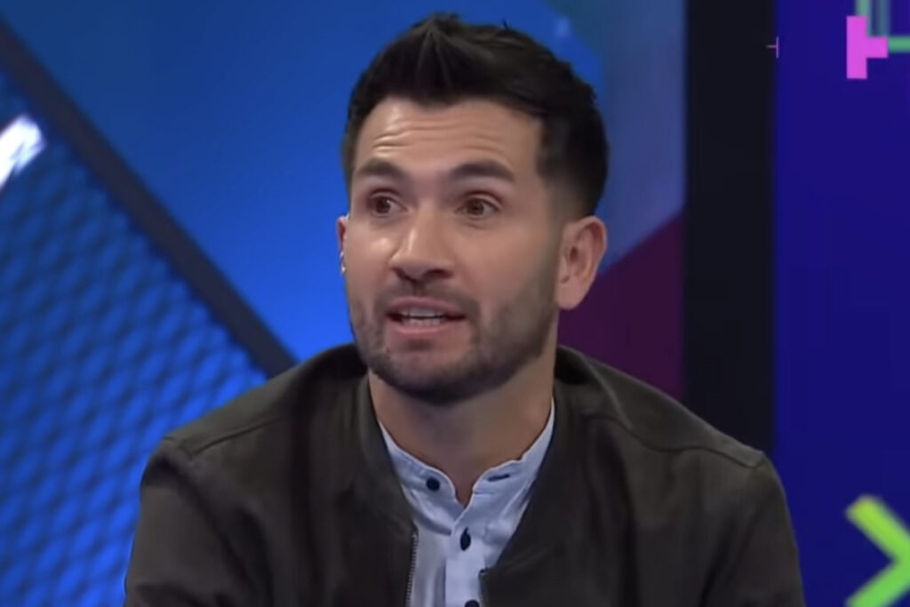 Primer plano de Carlos Villanueva durante el programa Pelota Parada.