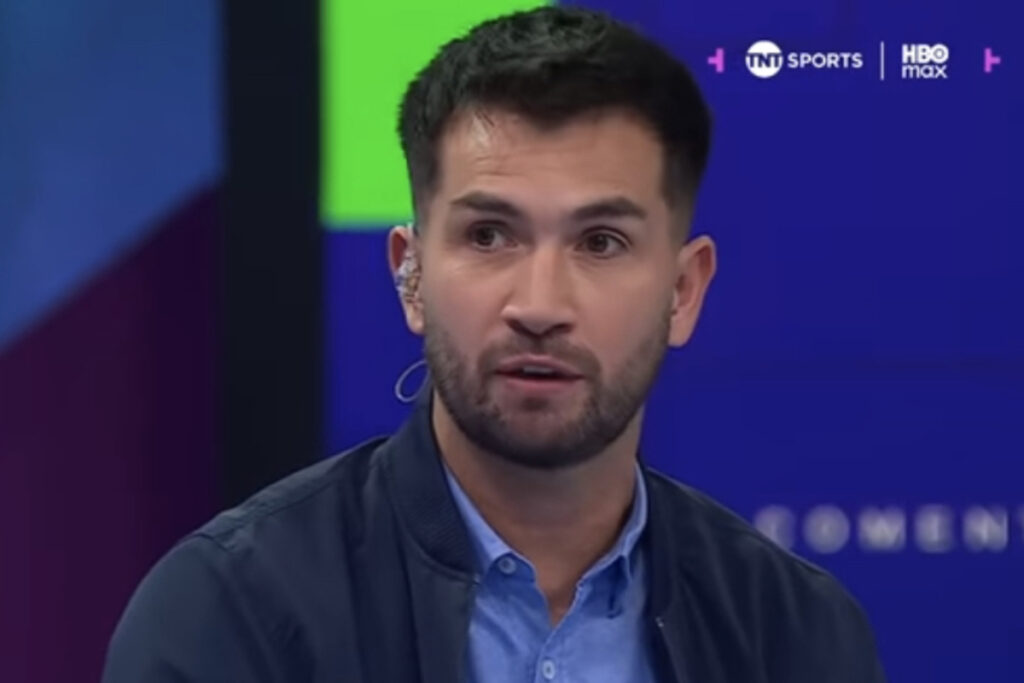 Primer plano de Carlos Villanueva en el programa Pelota Parada.
