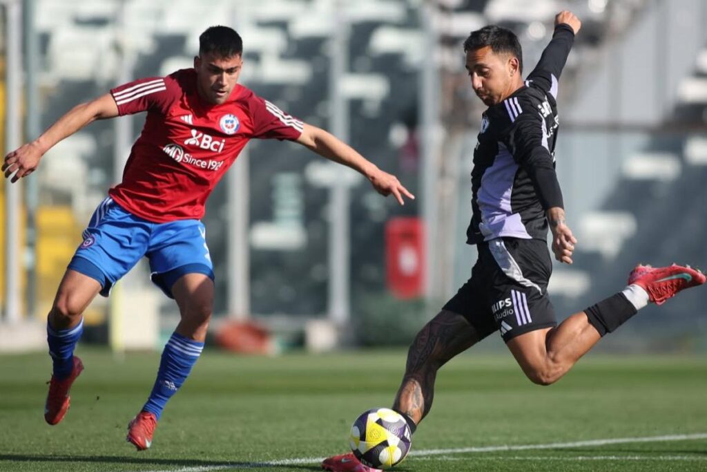 Javier Correa y Nicolás Suárez en el partido de Colo-Colo vs La Roja Sub-20