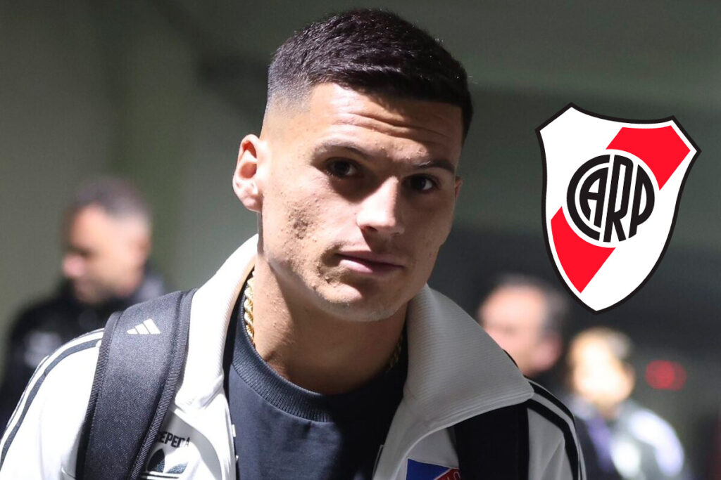 Primer plano de Lucas Cepeda junto al escudo de River Plate.