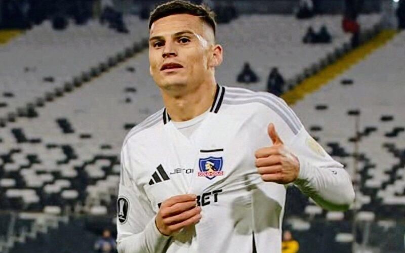 Lucas Cepeda celebrando un gol anulado contra Racing Club con Colo-Colo en el Estadio Monumental. Sebastián Ríos.