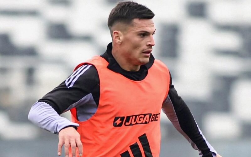 Lucas Cepeda en un entrenamiento de Colo-Colo.