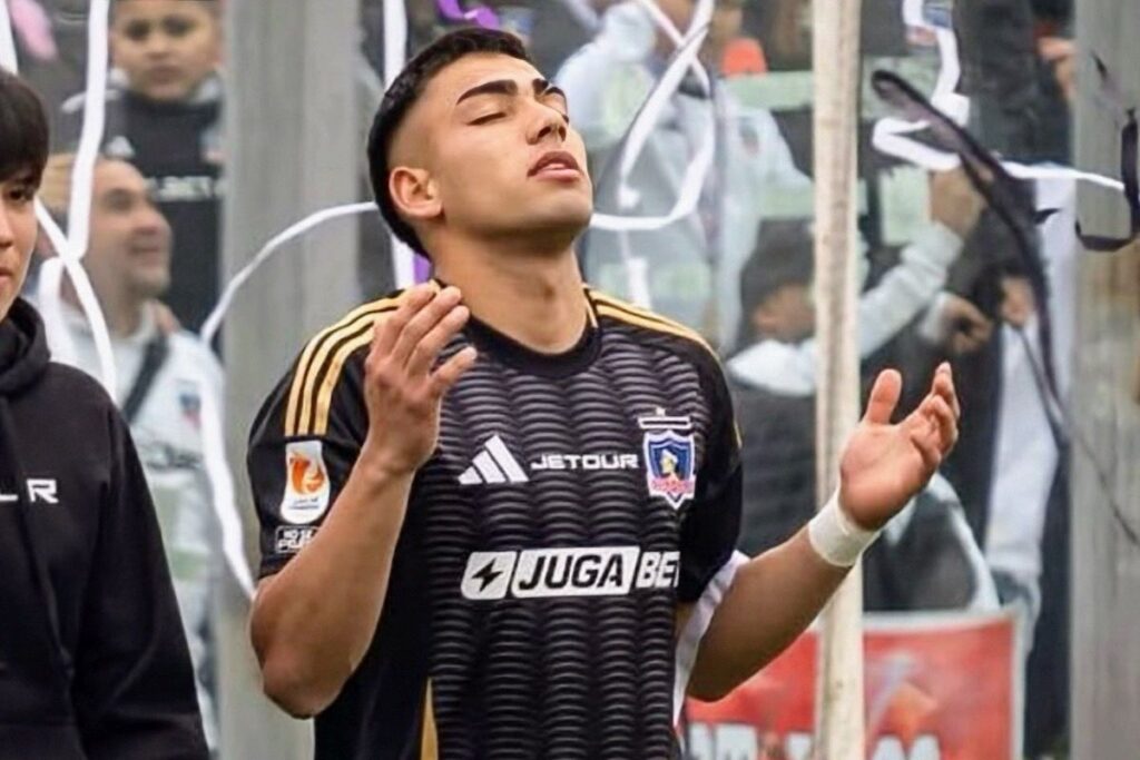 Nicolás Suárez en el partido de Colo-Colo vs Real Valladolid.