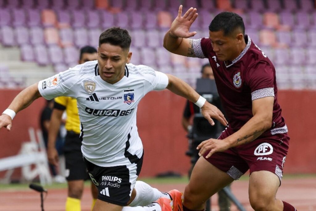 Óscar Opazo con la camiseta de Colo-Colo en el partido ante Deportes la Serena