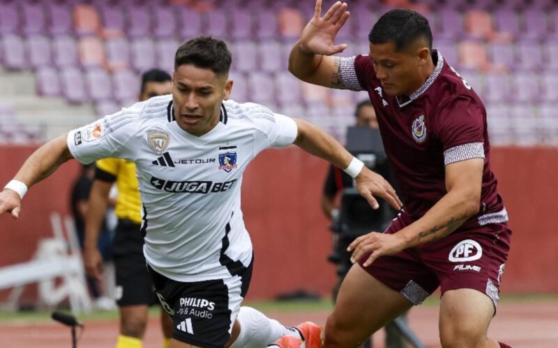 Óscar Opazo con la camiseta de Colo-Colo en el partido ante Deportes la Serena