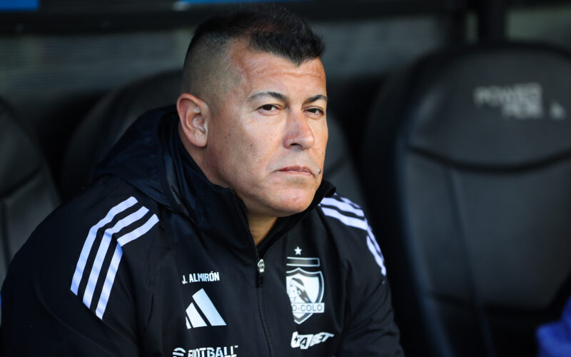 Futbol, Audax Italiano vs Colo Colo. Fecha 15, Liga de Primera 2025. El entrenador de Colo Colo Jorge Almiron, es fotografiado contra Audax Italiano durante el partido de primera division disputado en el estadio Bicentenario de La Florida en Santiago, Chile. 22/06/2025 Felipe Zanca/Photosport Football, Audax Italiano vs Colo Colo. 15st turn, 2025 First division league. Colo ColoÕs head coach Jorge Almiron, is pictured against Audax Italiano during the first division match held at the Bicentenario de La Florida stadium in Santiago, Chile. 22/06/2025 Felipe Zanca/Photosport