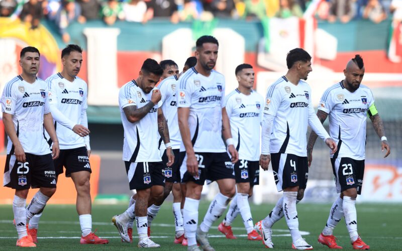 Futbol, Audax Italiano vs Colo Colo. Fecha 15, Liga de Primera 2025. Los jugadores de Colo Colo lamentan la derrota contra Audax Italiano durante el partido de primera division disputado en el estadio Bicentenario de La Florida en Santiago, Chile. 22/06/2025 Felipe Zanca/Photosport Football, Audax Italiano vs Colo Colo. 15st turn, 2025 First division league. Colo ColoÕs players reacts after loosing against Audax Italiano during the first division match held at the Bicentenario de La Florida stadium in Santiago, Chile. 22/06/2025 Felipe Zanca/Photosport