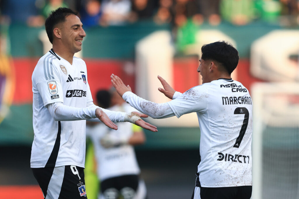 Javier Correa y Francisco Marchant celebrando un gol de Colo-Colo.