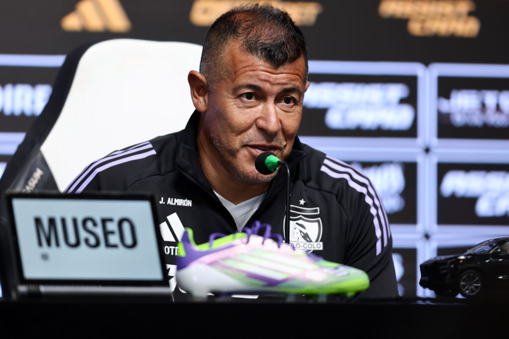 Futbol, Conferencia de prensa en Colo Colo. El entrenador de Colo Colo Jorge Almiron realiza conferencia de prensa en el estadio Monumental, Santiago, Chile. 11/07/2025 Javier Torres/Photosport Football, Press conference in Colo Colo. Colo Colo coach Jorge Almiron gives a press conference at the Monumental stadium, Santiago, Chile. 11/07/2025 Javier Torres/Photosport