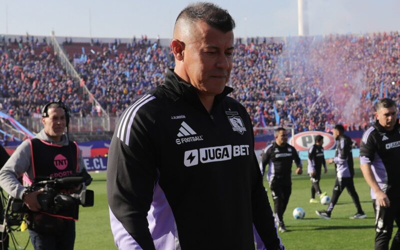 Almirón en el Superclásico.