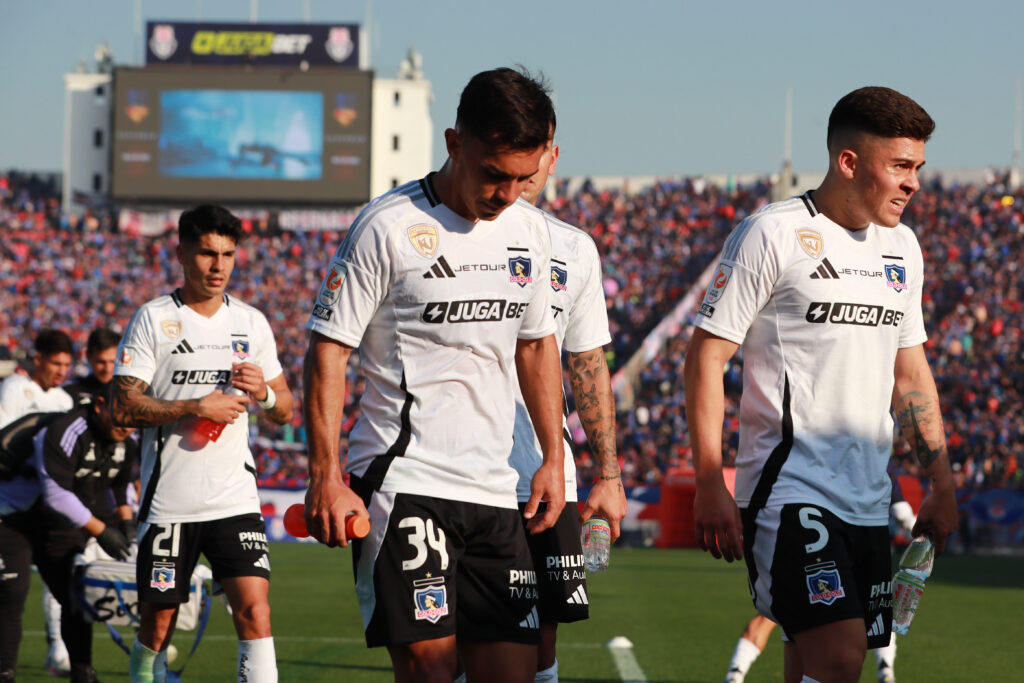 Futbol, Universidad de Chile vs Colo Colo Fecha 7, Liga de Primera 2025 Los jugadores de Colo Colo lamentan la derrota durante un partido de primera division contra Universidad de Chile disputado en el estadio Nacional en Santiago, Chile. 12/07/2025 Felipe Zanca/Photosport Football, Universidad de Chile vs Colo Colo 7th turn, First Division League 2025 Colo Colo players reacst after loosing during a first division match against Universidad de Chile at the Nacional stadium in Santiago, Chile. 12/07/2025 Felipe Zanca/Photosport