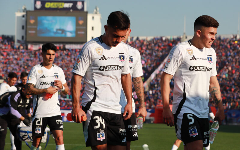 Futbol, Universidad de Chile vs Colo Colo Fecha 7, Liga de Primera 2025 Los jugadores de Colo Colo lamentan la derrota durante un partido de primera division contra Universidad de Chile disputado en el estadio Nacional en Santiago, Chile. 12/07/2025 Felipe Zanca/Photosport Football, Universidad de Chile vs Colo Colo 7th turn, First Division League 2025 Colo Colo players reacst after loosing during a first division match against Universidad de Chile at the Nacional stadium in Santiago, Chile. 12/07/2025 Felipe Zanca/Photosport
