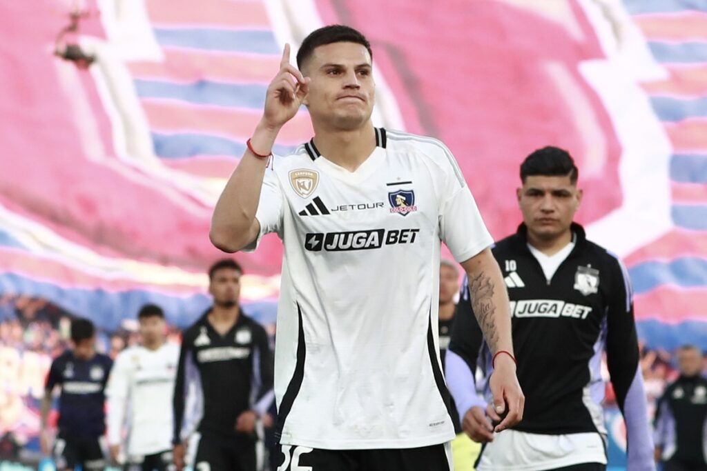 Cepeda provocando a la barra de la U.