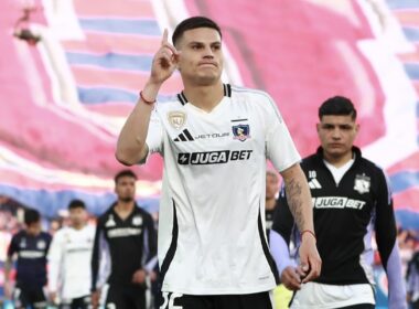 Cepeda provocando a la barra de la U.