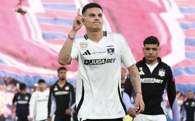 Cepeda provocando a la barra de la U.