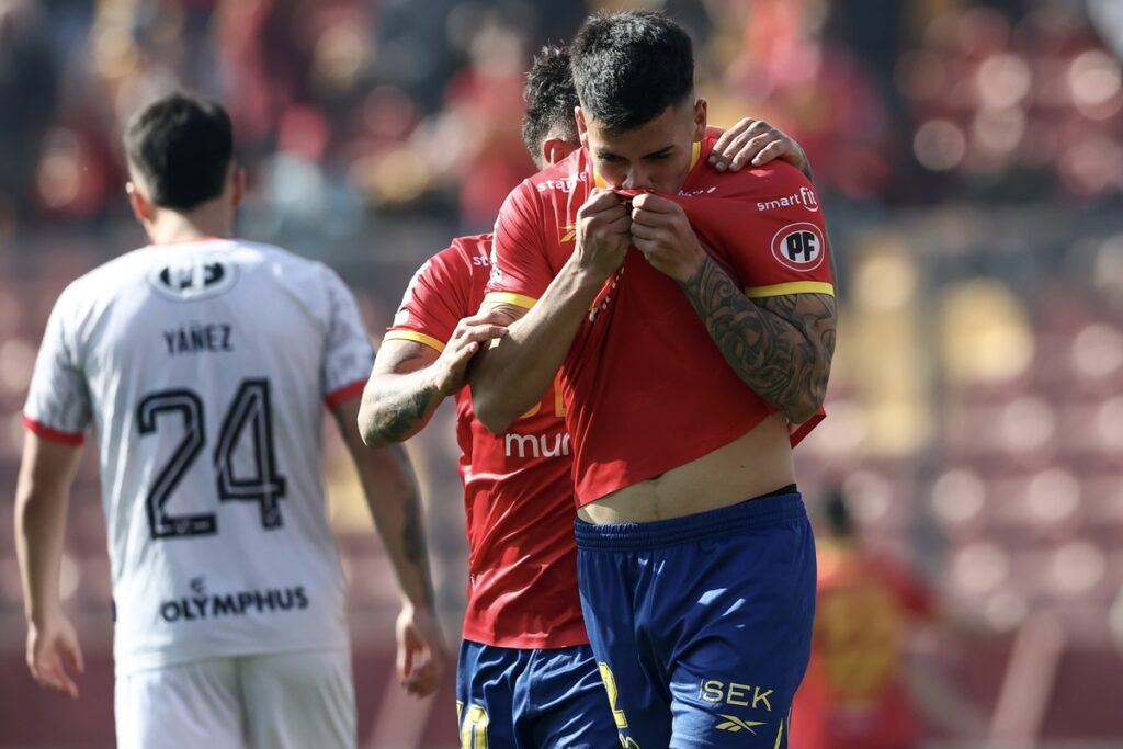 Unión Española celebrando un importante triunfo sobre Unión La Calera.