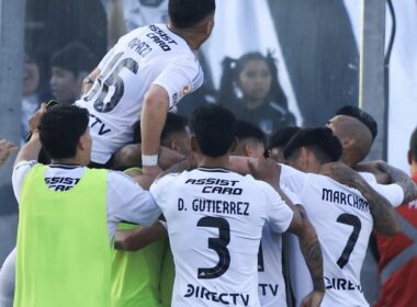 Jugadores de Colo-Colo celebrando el gol del triunfo sobre Deportes La Serena.