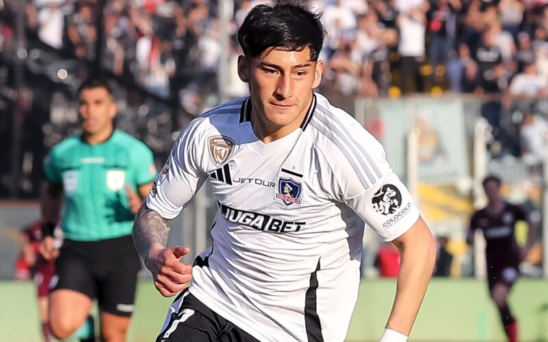 Francisco Marchant jugando contra Deportes La Serena por Colo-Colo.