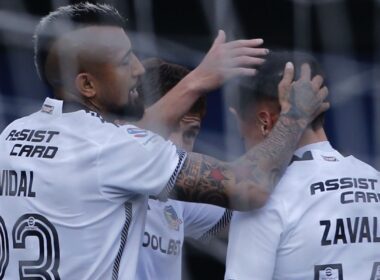 Arturo Vidal y Cristián Zavala celebrando un gol.