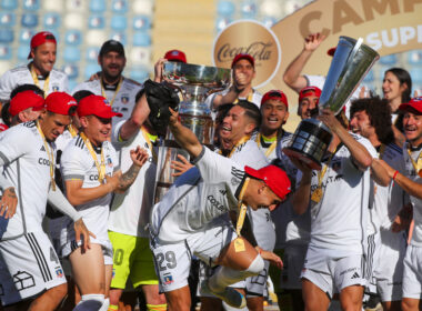 Futbol, Colo Colo vs Huachipato. Supercopa 2024 Los jugadores de Colo Colo celebran con la copa durante el partido por la Supercopa 2024 contra Huachipato realizado en el Estadio El Teniente de Rancagua, Chile. 13/11/2024 Jonnathan Oyarzun/Photosport Football, Colo Colo vs Huachipato Supercopa 2024 Colo Colo’s players celebrates with the cup during the Supercopa 2024 against Huachipato match held at the El Teniente stadium Rancagua, Chile. 13/11/2024 Jonnathan Oyarzun/Photosport. Celebrando sin hinchas.