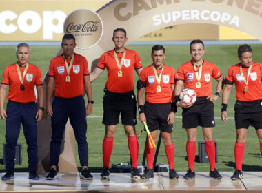 Futbol, Colo Colo vs Huachipato. Supercopa 2024 El árbitro Piero Maza es fotografiado durante el partido por la Supercopa 2024 entre Huachipato vs Colo Colo disputado en el Estadio El Teniente de Rancagua, Chile. 13/11/2024 Jorge Loyola/Photosport Football, Colo Colo vs Huachipato Supercopa 2024 Referee Jose Cabero is pictured during the Supercopa 2024 match between Huachipato and Colo Colo at the El Teniente stadium in Rancagua, Chile. 13/11/2024 Jorge Loyola/Photosport