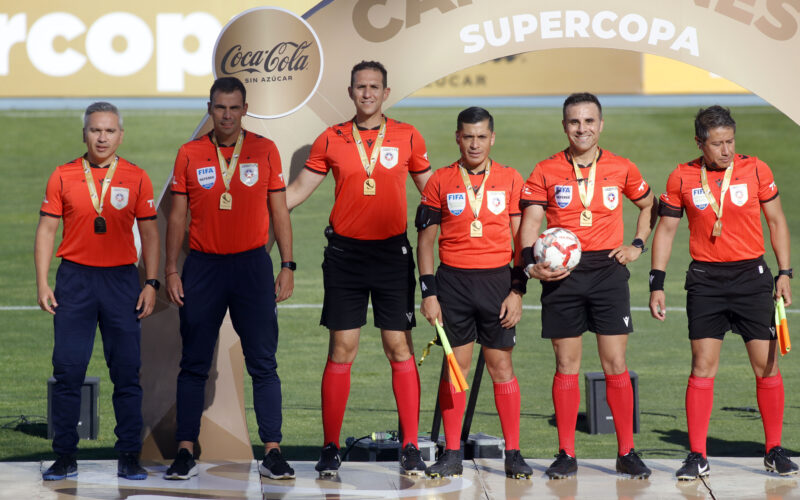 Futbol, Colo Colo vs Huachipato. Supercopa 2024 El árbitro Piero Maza es fotografiado durante el partido por la Supercopa 2024 entre Huachipato vs Colo Colo disputado en el Estadio El Teniente de Rancagua, Chile. 13/11/2024 Jorge Loyola/Photosport Football, Colo Colo vs Huachipato Supercopa 2024 Referee Jose Cabero is pictured during the Supercopa 2024 match between Huachipato and Colo Colo at the El Teniente stadium in Rancagua, Chile. 13/11/2024 Jorge Loyola/Photosport