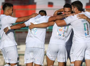 Jugadores de Audax Italiano celebrando un gol.